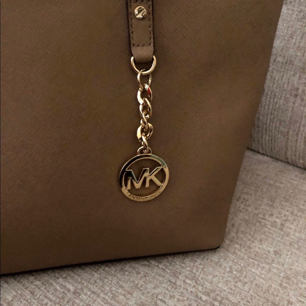 Large Mk leather packets front